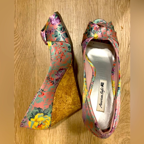 American Eagle pink floral wedges US size 6 - Picture 2 of 2